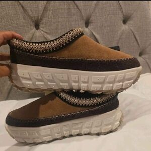 UGG Men's Brown and Black Slip-On Shoes